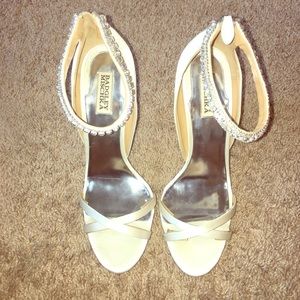 Badgley Mischka Off-White Satin Wedding Shoe SZ 10